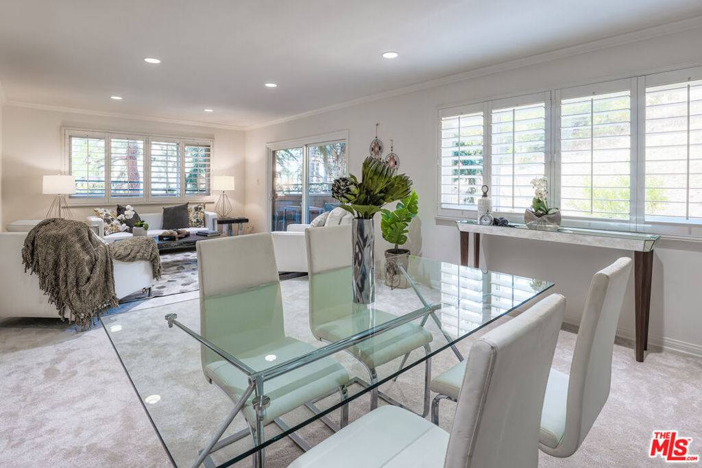 Los Angeles, CA 90068,6700 Hillpark DR #204