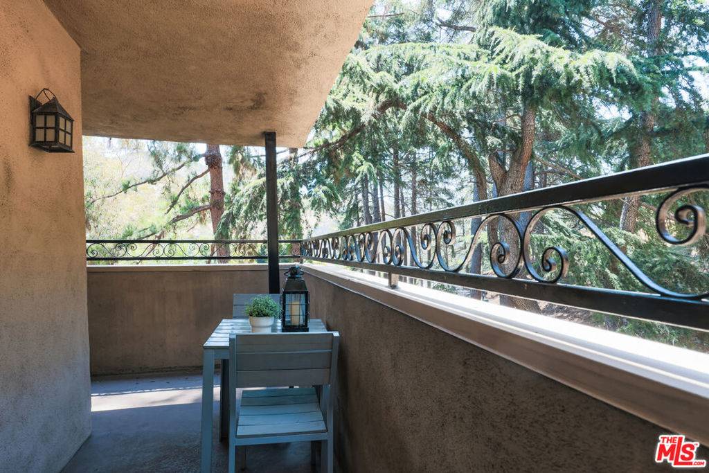 Los Angeles, CA 90068,6700 Hillpark DR #204