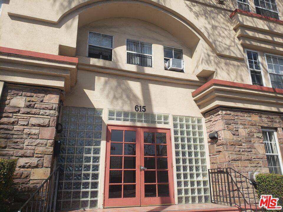 Los Angeles, CA 90004,615 N ROSSMORE AVE #203
