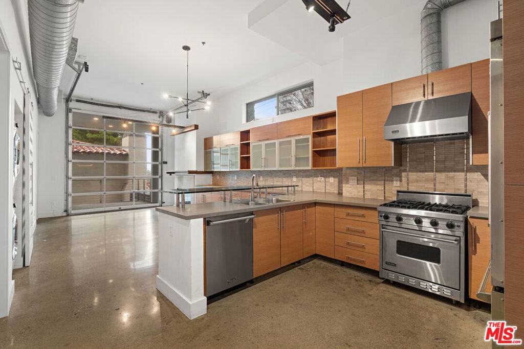 West Hollywood, CA 90069,1152 N La Cienega BLVD #101