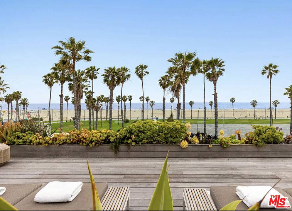 Santa Monica, CA 90405,120 Hart AVE