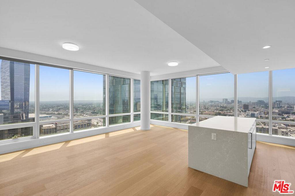 Los Angeles, CA 90017,877 Francisco ST #2811