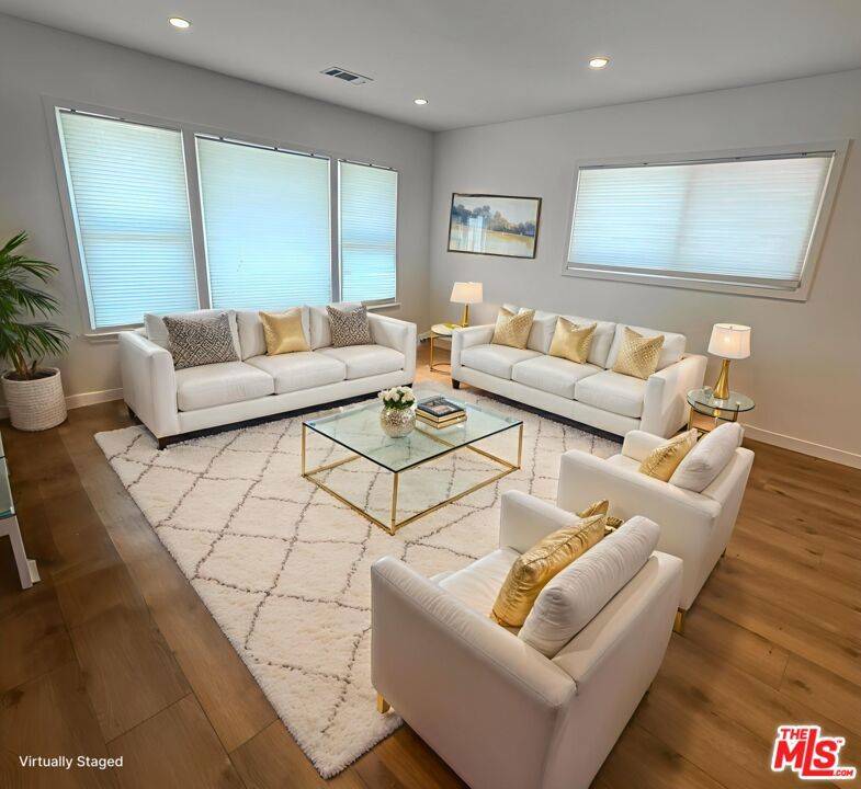 Woodland Hills, CA 91303,6615 Farralone AVE