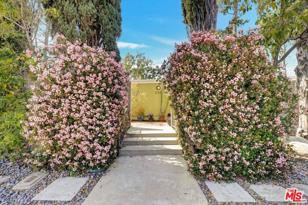 Los Angeles, CA 90046,2755 Carmar DR