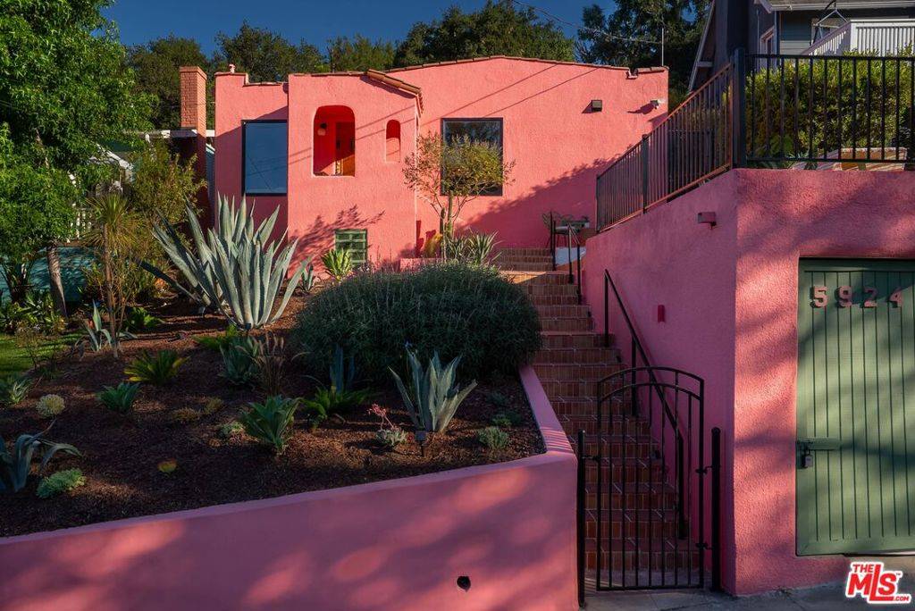 Los Angeles, CA 90042,5924 Annan WAY