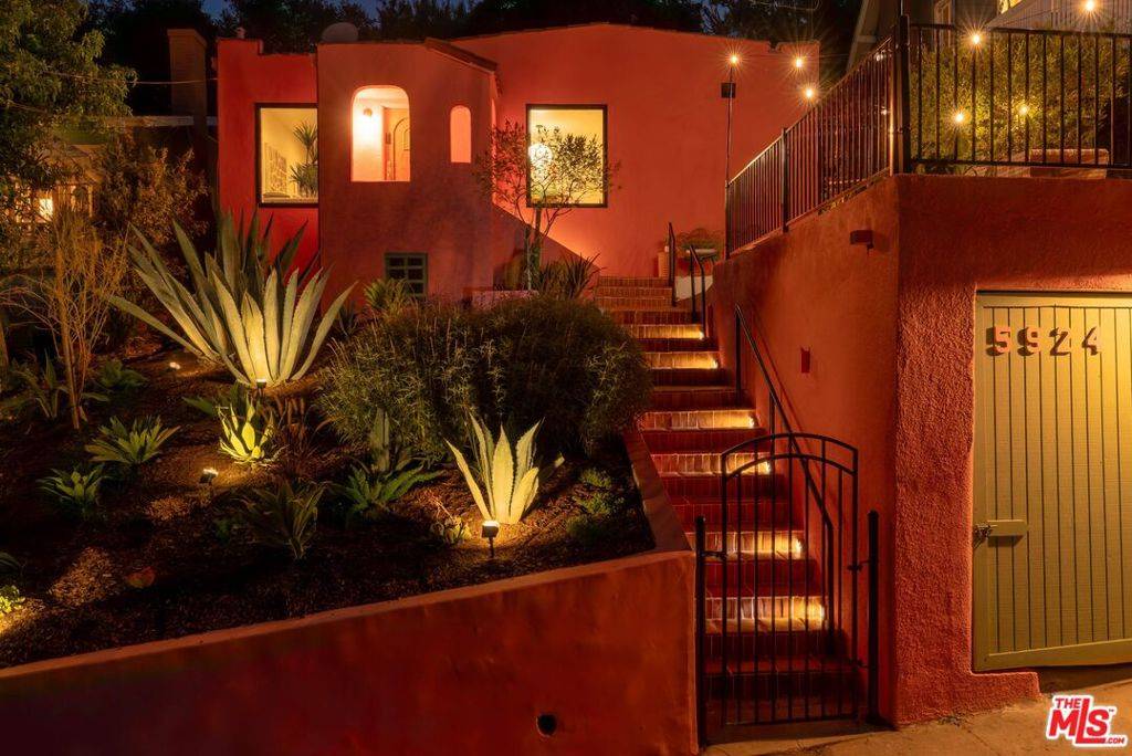 Los Angeles, CA 90042,5924 Annan WAY