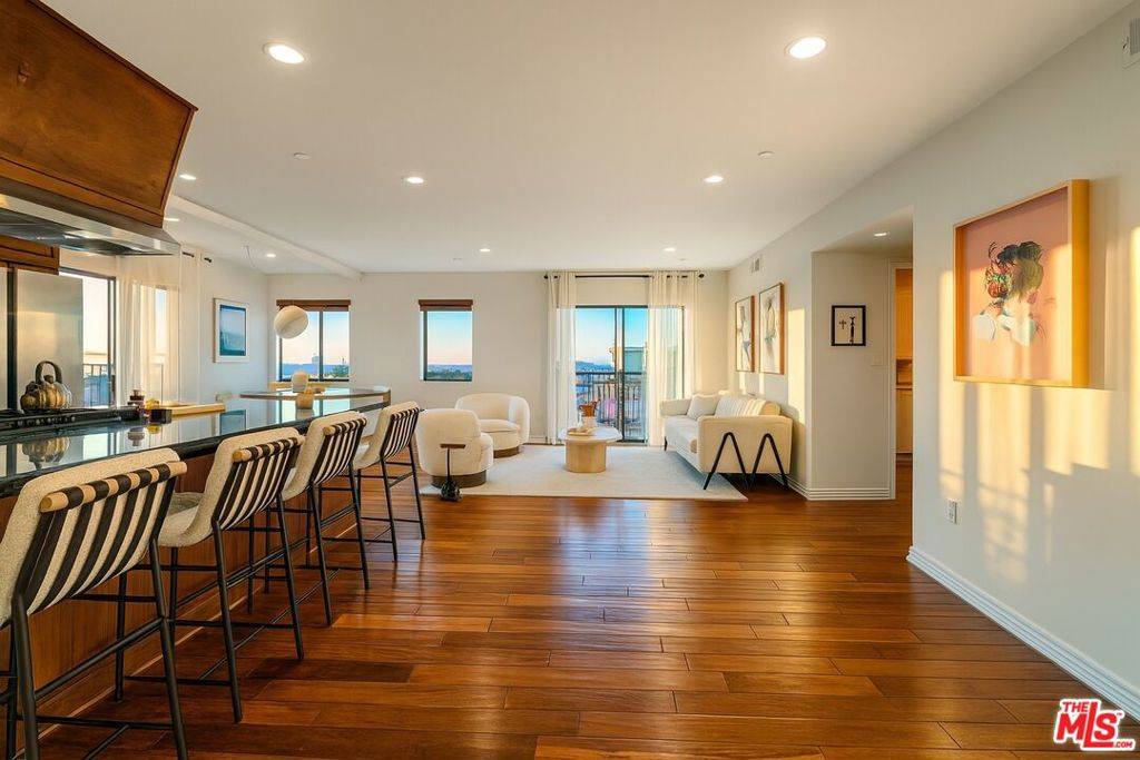 West Hollywood, CA 90069,1146 Hacienda PL #16