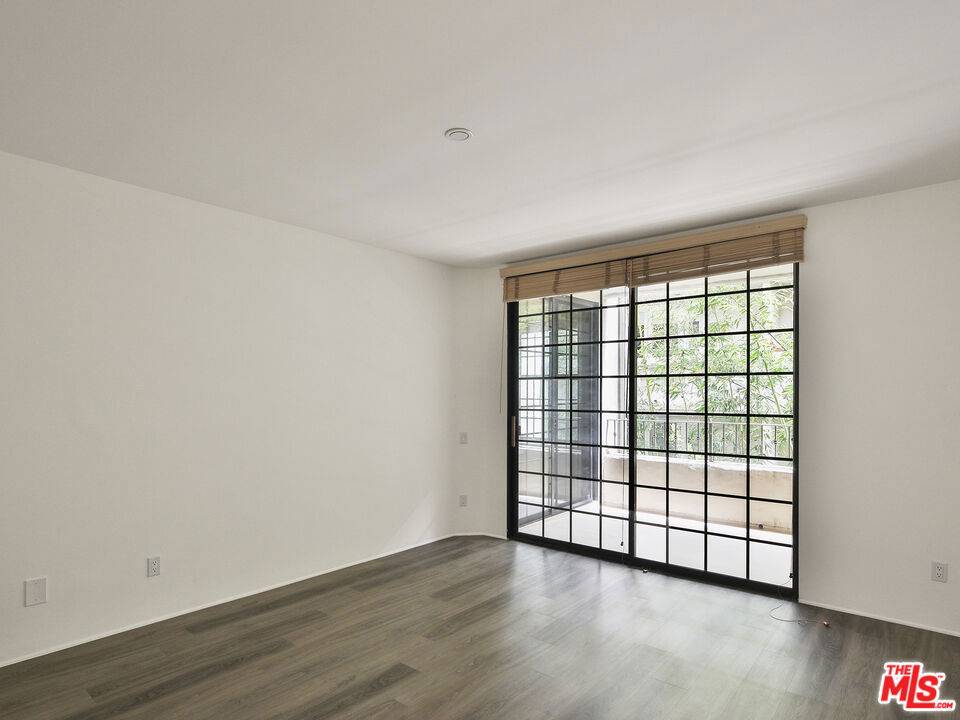 Los Angeles, CA 90049,555 S Barrington AVE #418