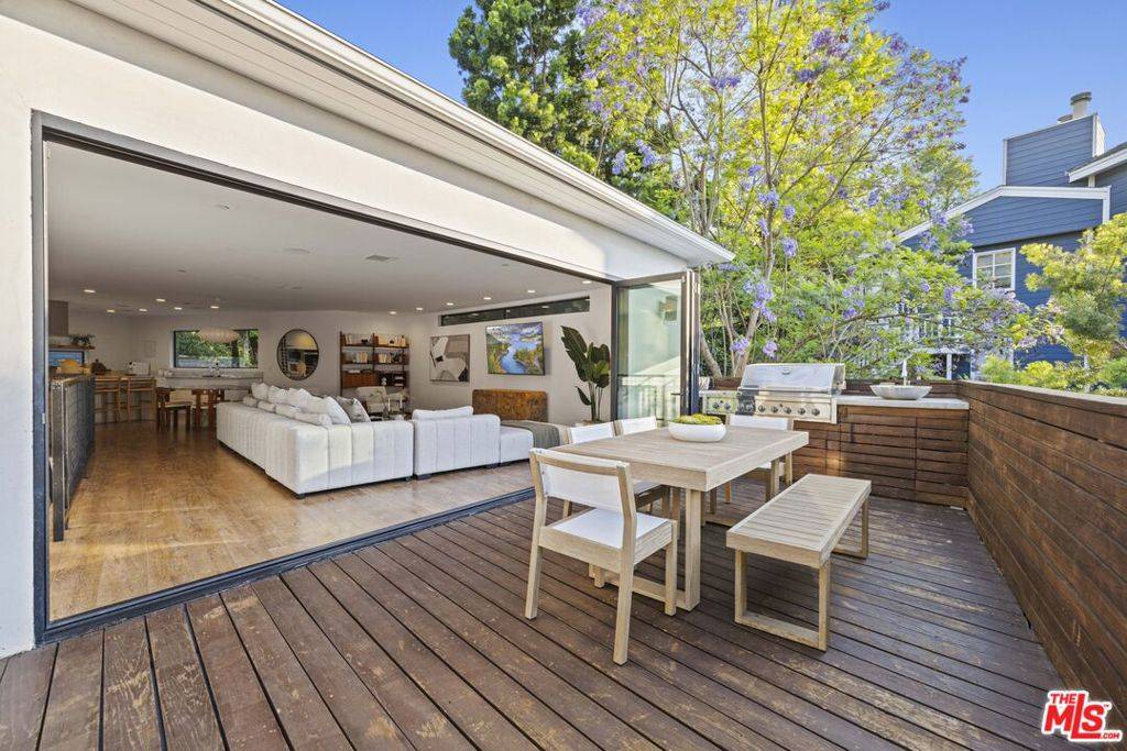 Studio City, CA 91604,3873 Berry DR