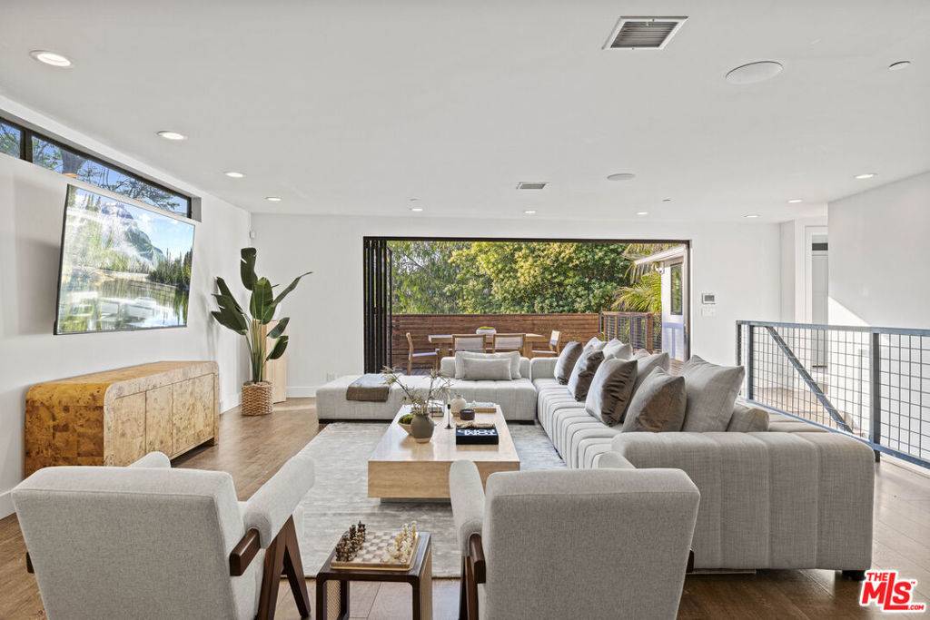 Studio City, CA 91604,3873 Berry DR
