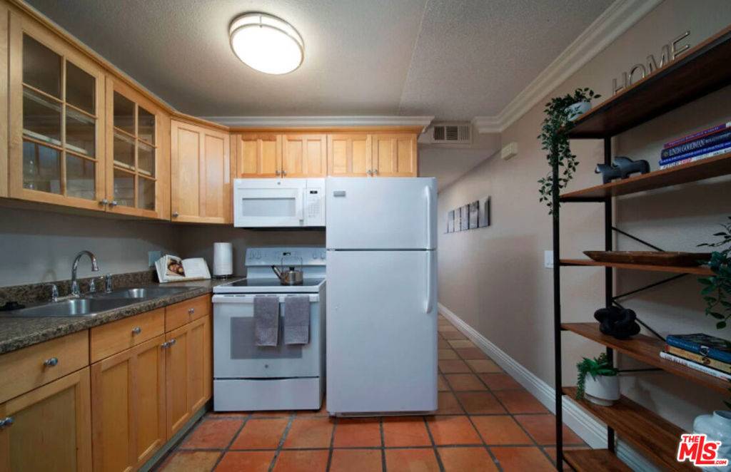 San Diego, CA 92101,227 16th St #225