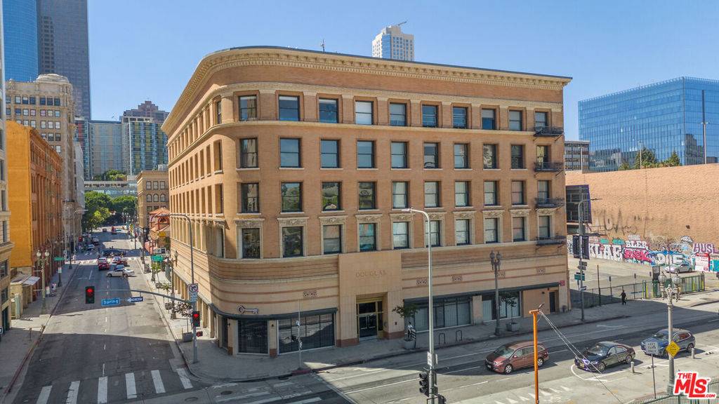 Los Angeles, CA 90012,257 S SPRING ST #3L