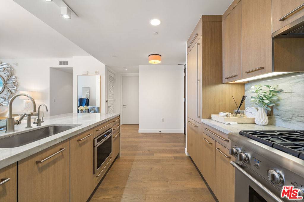 Santa Monica, CA 90401,1755 Ocean AVE #801