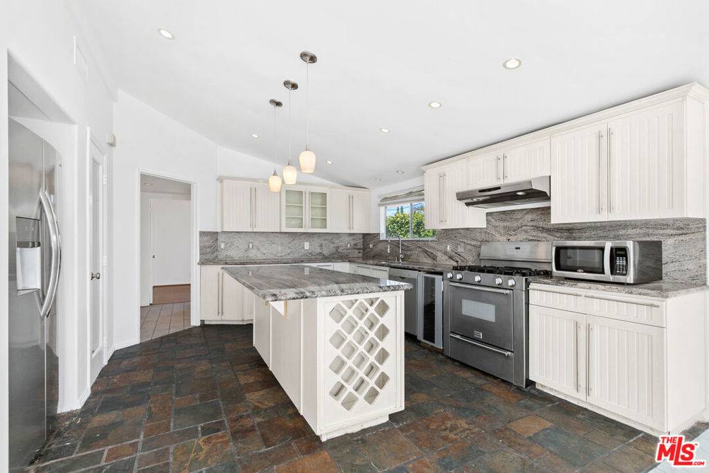 Winnetka, CA 91306,20500 Archwood ST