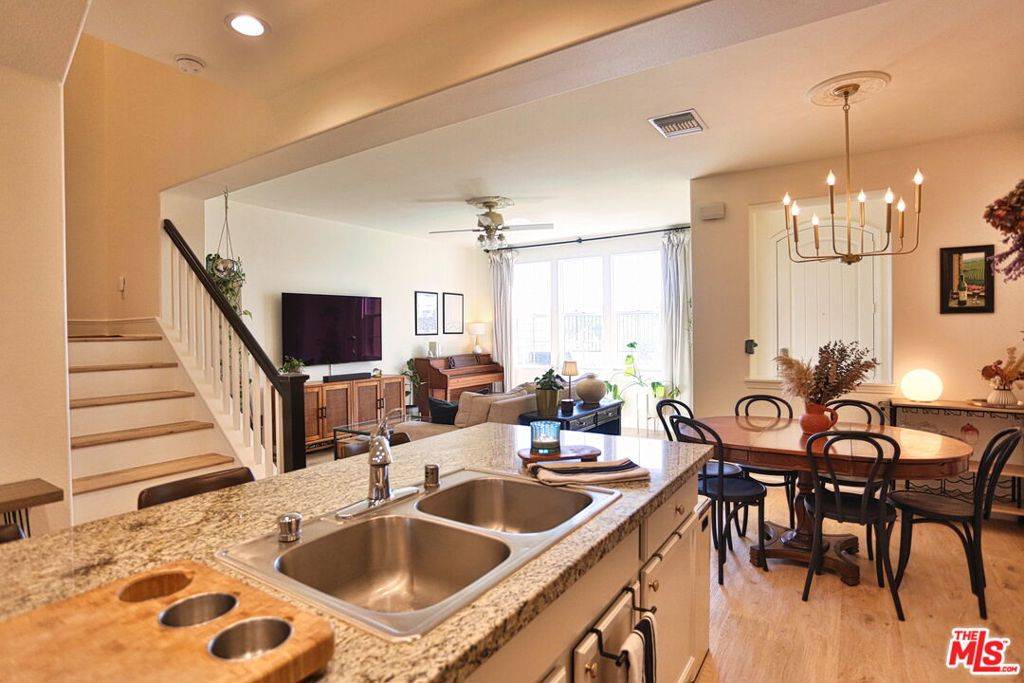 Valencia, CA 91354,28682 Pietro DR