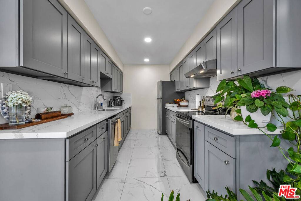 Los Angeles, CA 90049,11970 Montana AVE #202