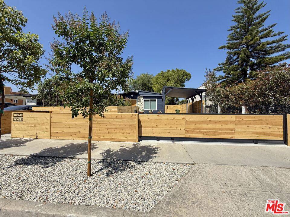 Los Angeles, CA 90039,3223 Hollydale DR #3223