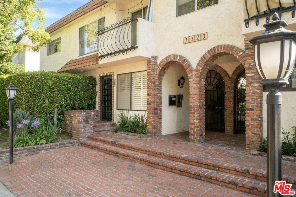 Los Angeles, CA 90025,1323 S Carmelina AVE #206