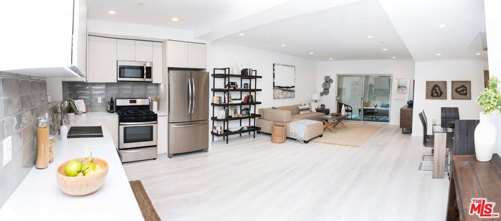 Los Angeles, CA 90049,625 S BARRINGTON AVE #209