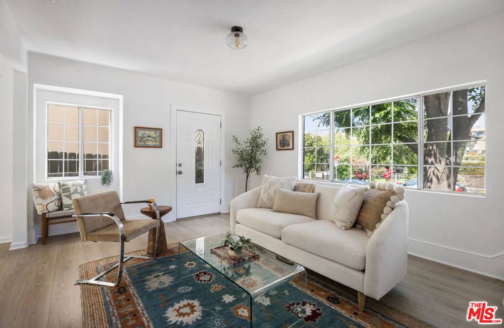 Los Angeles, CA 90042,329 N Avenue 57