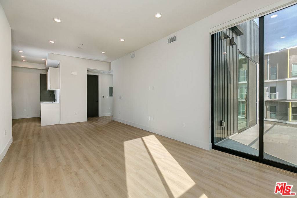 Culver City, CA 90232,3833 Dunn #308
