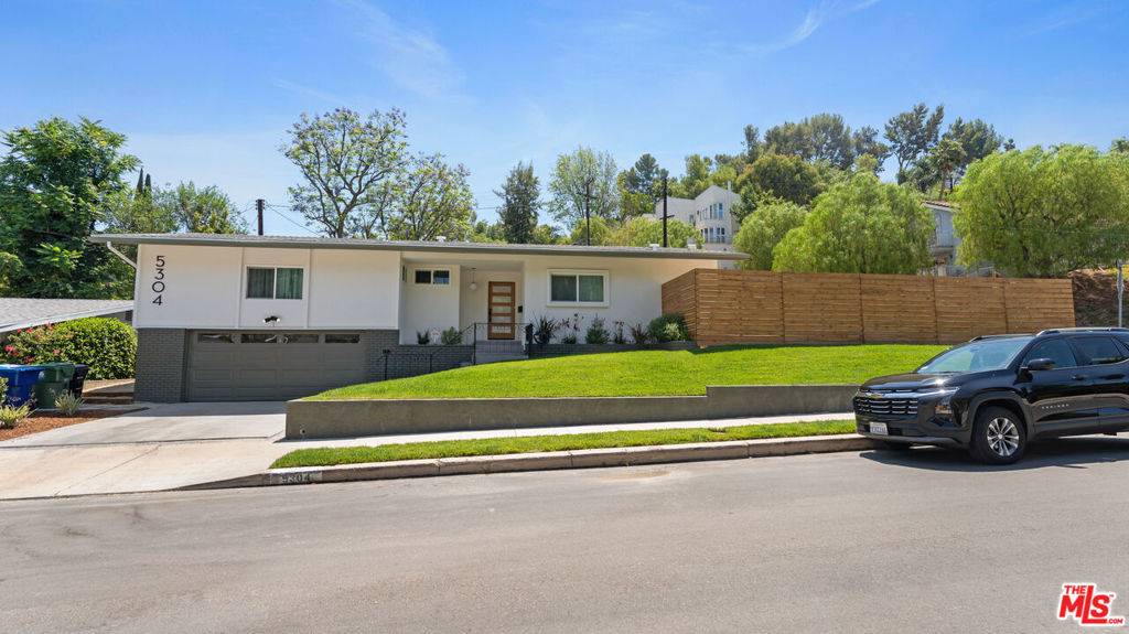 Woodland Hills, CA 91364,5304 Baza AVE