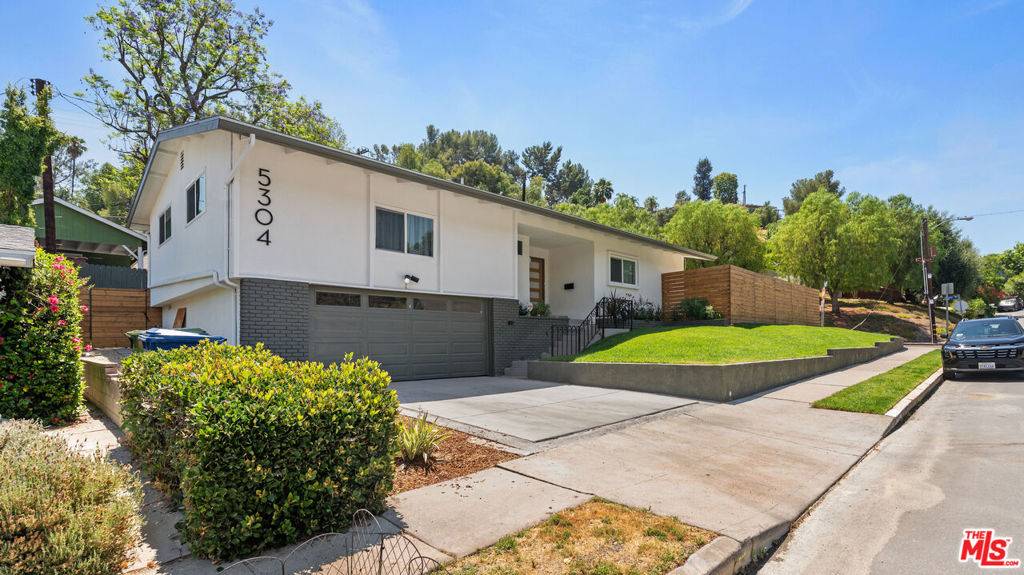 Woodland Hills, CA 91364,5304 Baza AVE