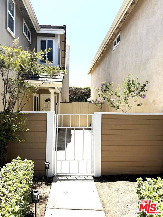 Inglewood, CA 90305,3712 Carrington CT