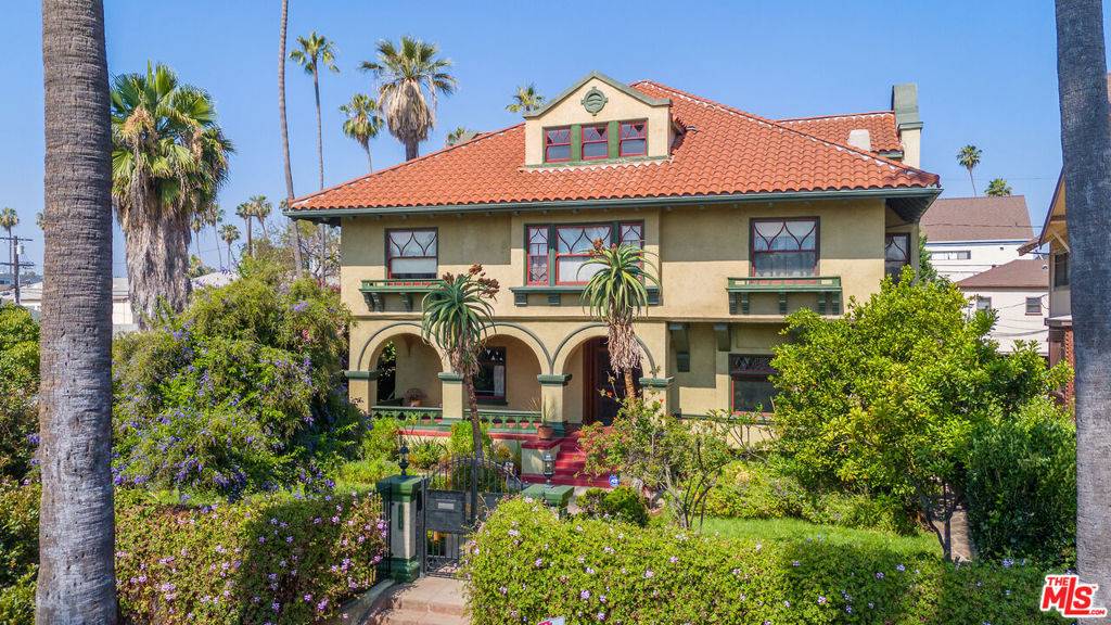 Los Angeles, CA 90006,1049 Elden AVE