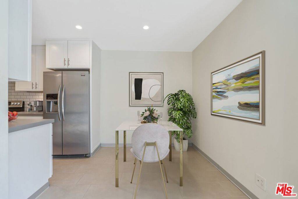 Los Angeles, CA 90046,1735 N Fuller AVE #330