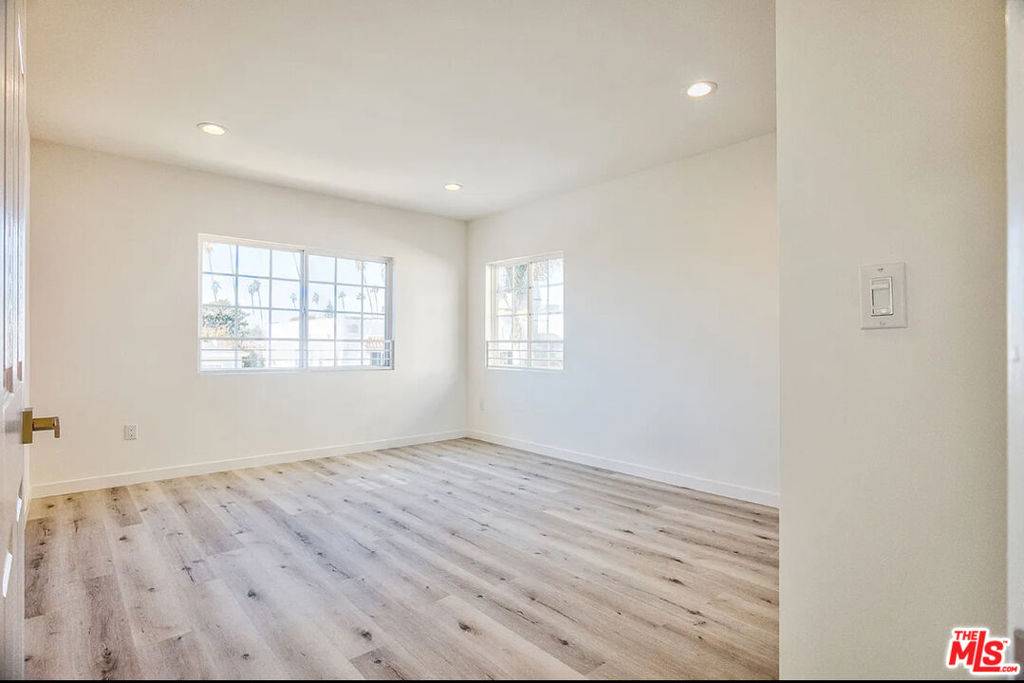 Los Angeles, CA 90004,160 N Edgemont ST