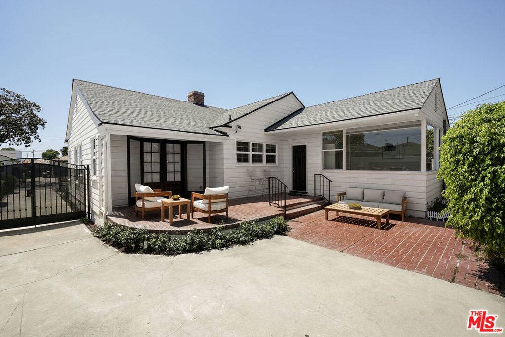 Los Angeles, CA 90008,3860 Hepburn AVE