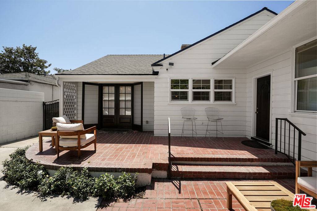 Los Angeles, CA 90008,3860 Hepburn AVE