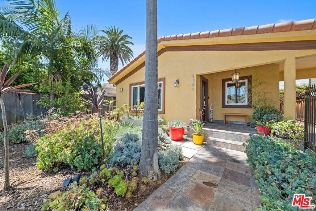 Los Angeles, CA 90019,1659 Ellsmere AVE