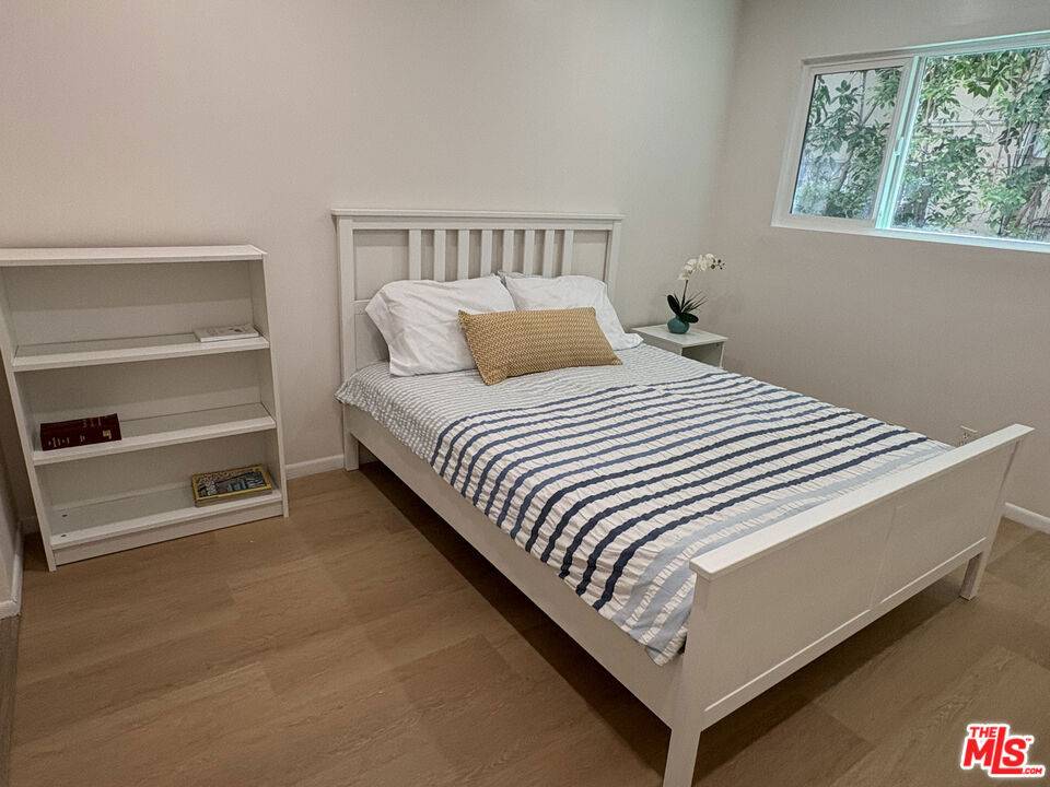 Santa Monica, CA 90403,828 Lincoln BLVD #1