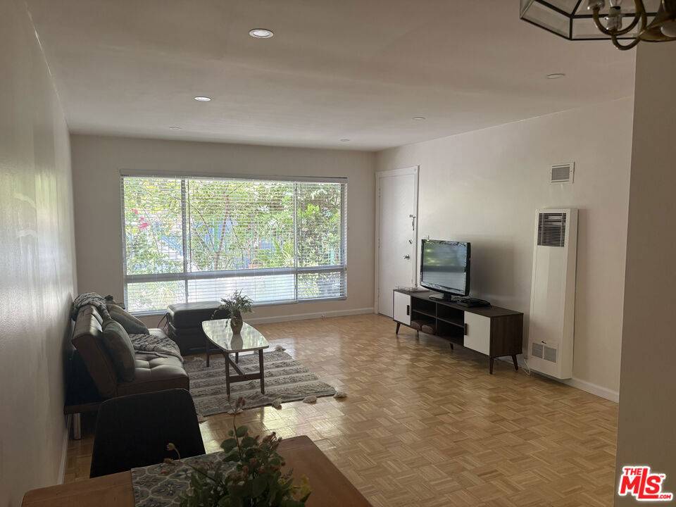 Santa Monica, CA 90403,828 Lincoln BLVD #1