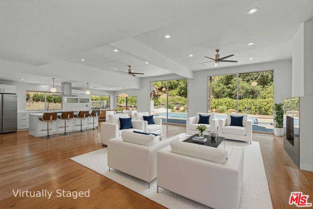 Woodland Hills, CA 91364,4207 Michelangelo AVE