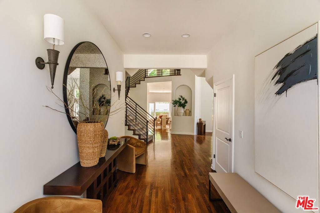Los Angeles, CA 90077,1570 Roscomare RD