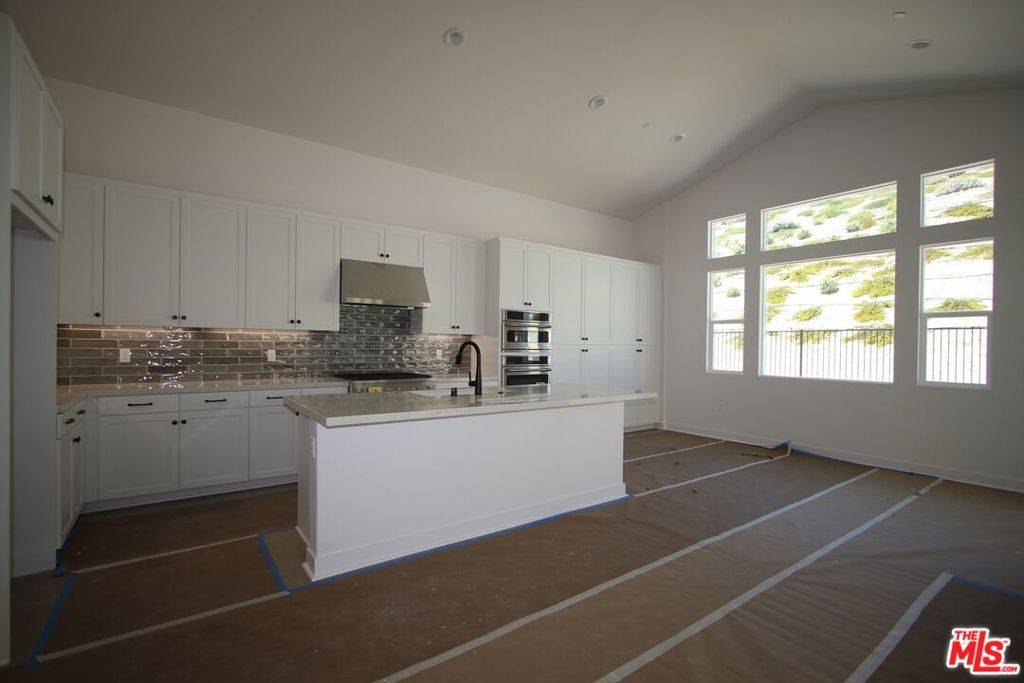 Santa Clarita, CA 91350,17875 Cirrus DR