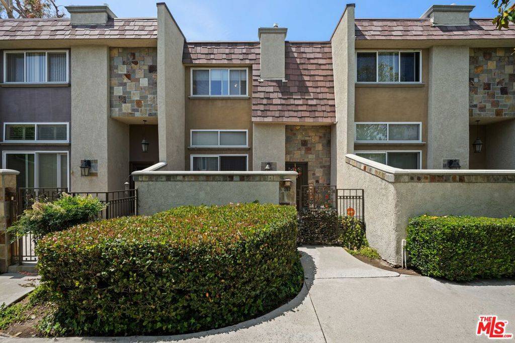Chatsworth, CA 91311,21901 Lassen ST #167