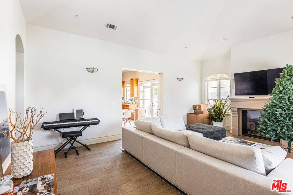 Santa Monica, CA 90402,435 10th ST