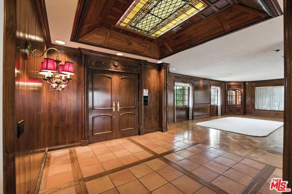 Los Angeles, CA 90049,16560 Park Lane CIR