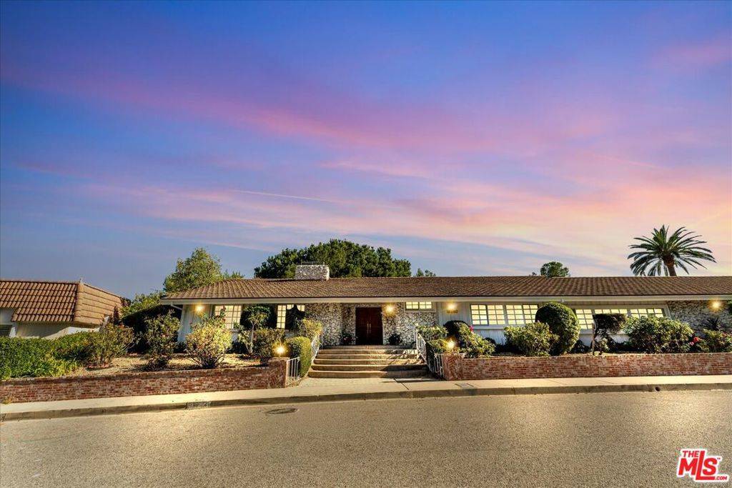 Los Angeles, CA 90049,16560 Park Lane CIR