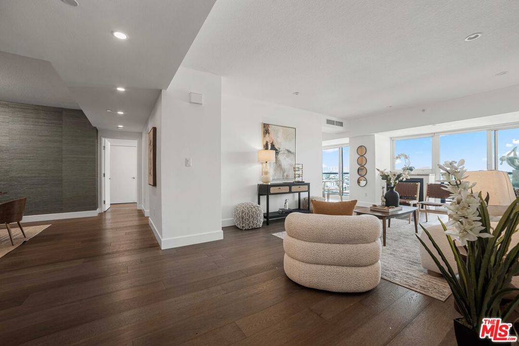 Marina Del Rey, CA 90292,13600 Marina Pointe DR #1904