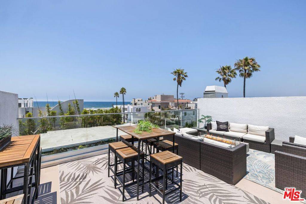 Marina Del Rey, CA 90292,32 Galleon ST #3