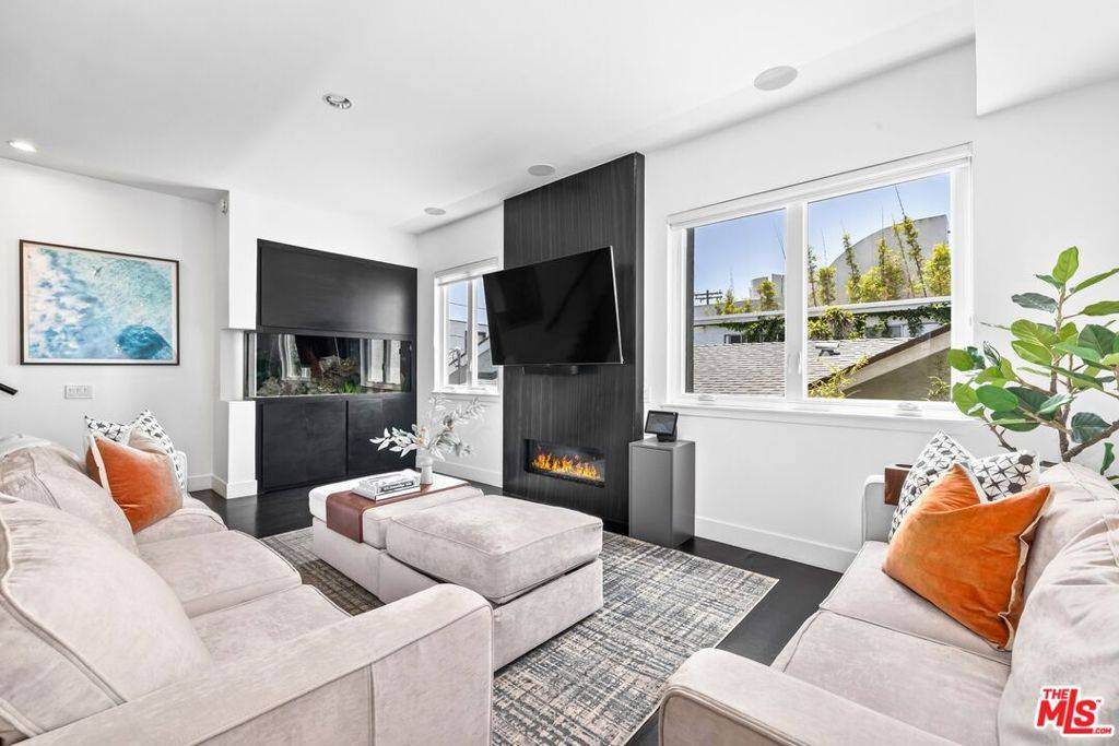 Marina Del Rey, CA 90292,32 Galleon ST