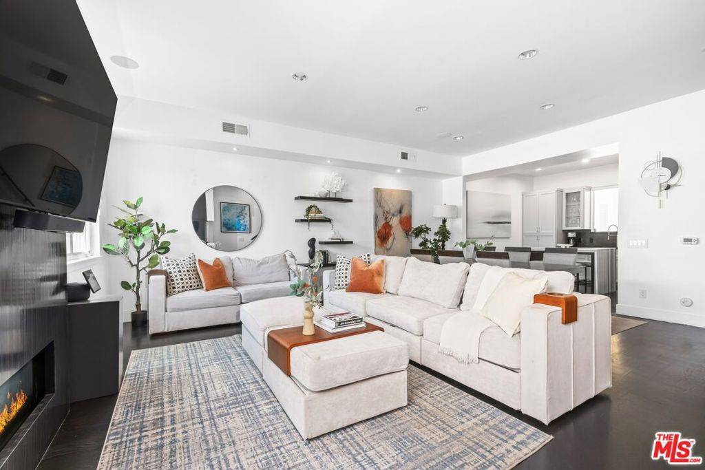 Marina Del Rey, CA 90292,32 Galleon ST #3