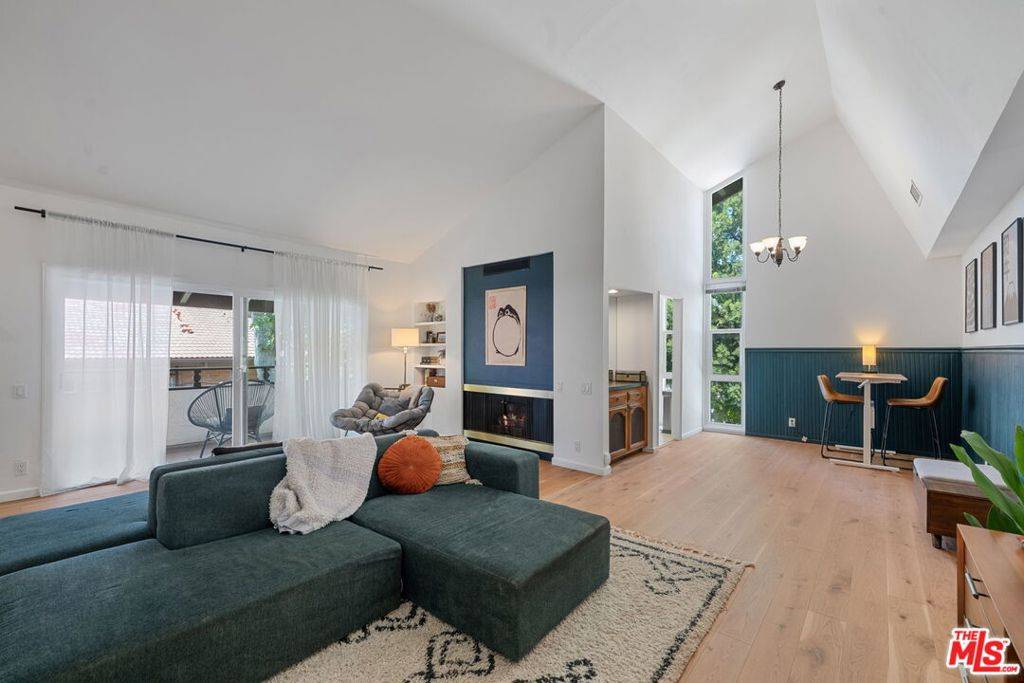 Westlake Village, CA 91361,31568 Agoura RD #4