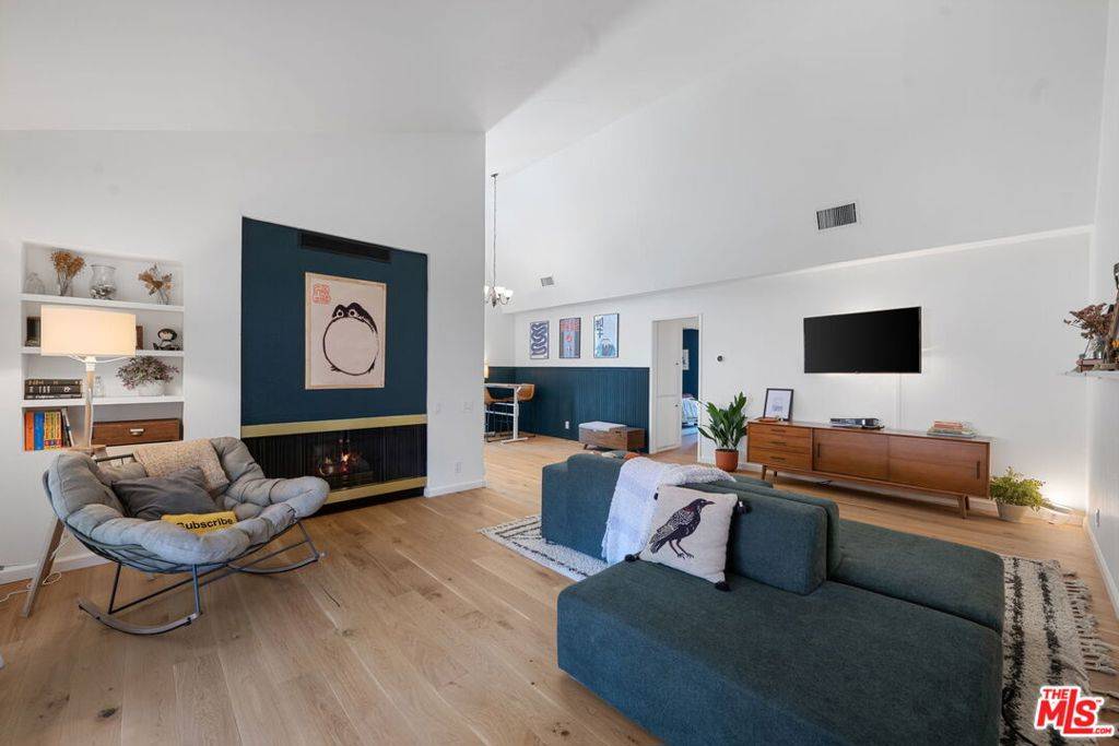 Westlake Village, CA 91361,31568 Agoura RD #4