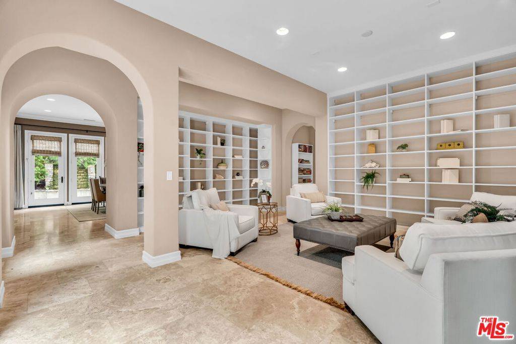 Los Angeles, CA 90045,7578 Coastal View DR